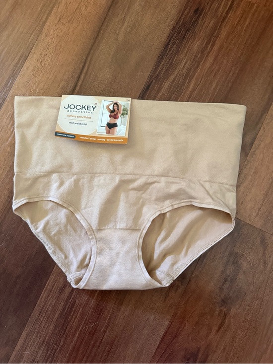 Jockey Other - 🏷️ NWT Jockey Beige Mid Waist Brief - Tummy Smoothing size small